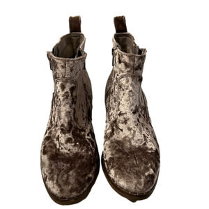 American Eagle Outfitters - Size 9 Velvet Boot with silver studs